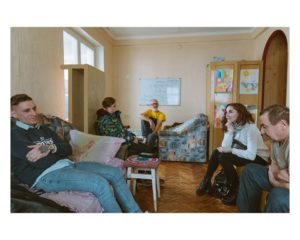 как помочь бездомному